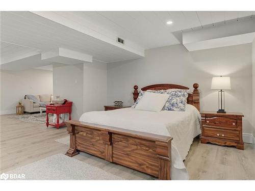 99 Highland Drive, Oro-Medonte, ON - Indoor Photo Showing Bedroom