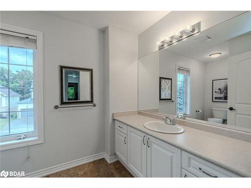 11 Oakmont Avenue, Horseshoe Valley, ON - Indoor Photo Showing Bathroom