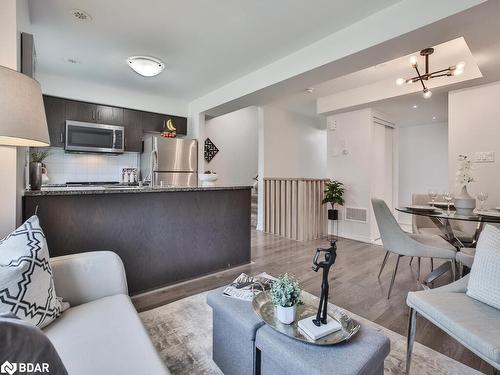 232-7 Applewood Lane, Toronto, ON - Indoor