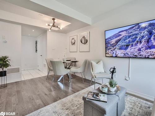 232-7 Applewood Lane, Toronto, ON - Indoor