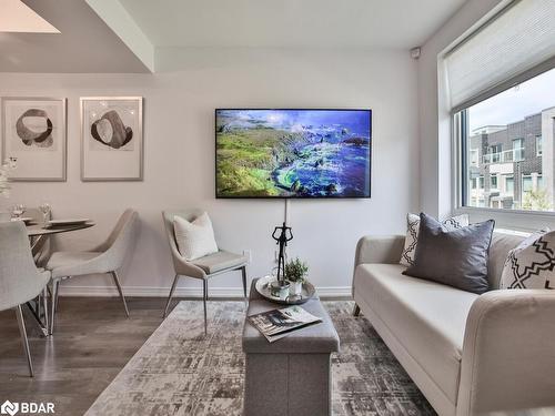 232-7 Applewood Lane, Toronto, ON - Indoor Photo Showing Living Room