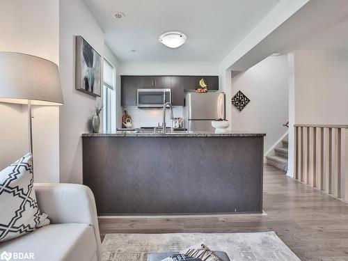 232-7 Applewood Lane, Toronto, ON - Indoor Photo Showing Kitchen