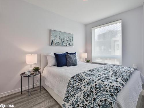 232-7 Applewood Lane, Toronto, ON - Indoor Photo Showing Bedroom