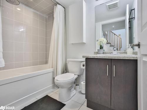 232-7 Applewood Lane, Toronto, ON - Indoor Photo Showing Bathroom