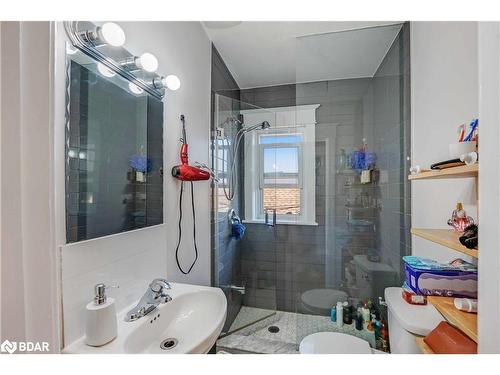 74 Kenilworth Avenue S, Hamilton, ON - Indoor Photo Showing Bathroom