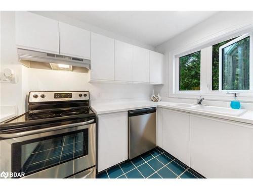 548 Oxbow Crescent, Collingwood, ON - Indoor Photo Showing Kitchen