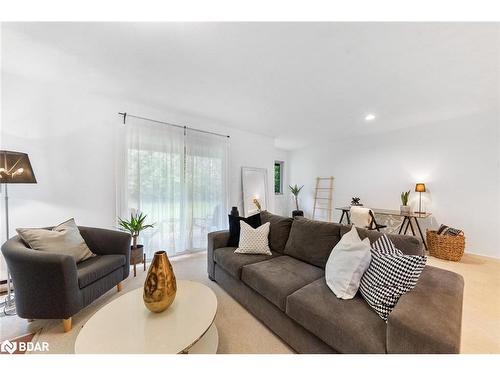 548 Oxbow Crescent, Collingwood, ON - Indoor Photo Showing Living Room