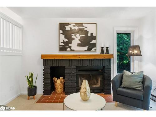 548 Oxbow Crescent, Collingwood, ON - Indoor Photo Showing Living Room With Fireplace
