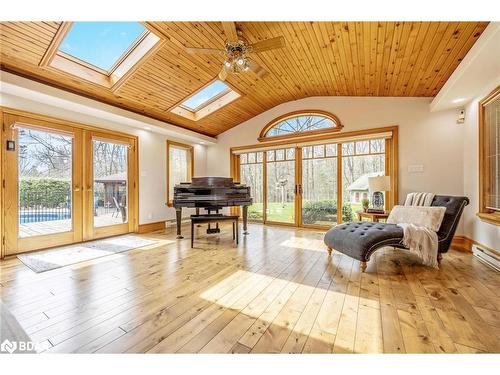 12282 8Th Line, Halton Hills, ON - Indoor Photo Showing Living Room