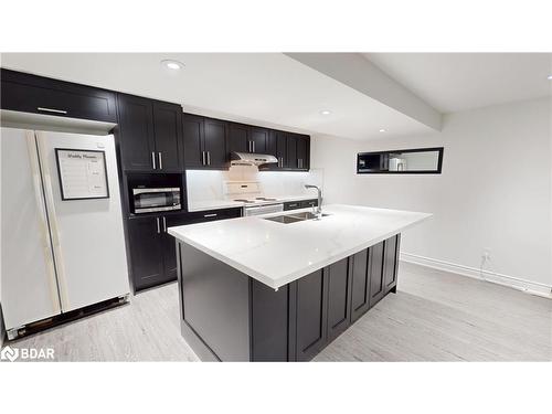32 Elsley Court, Guelph, ON - Indoor Photo Showing Kitchen With Double Sink
