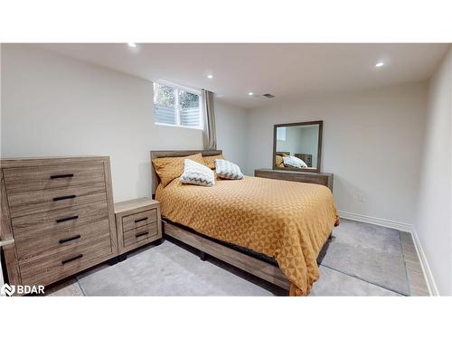 32 Elsley Court, Guelph, ON - Indoor Photo Showing Bedroom