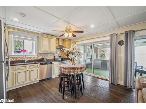 339520 Presqu'Ile Road, Georgian Bluffs, ON - Indoor Photo Showing Kitchen
