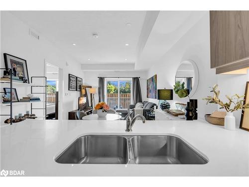 206-16 Markle Crescent, Hamilton, ON - Indoor Photo Showing Kitchen With Double Sink