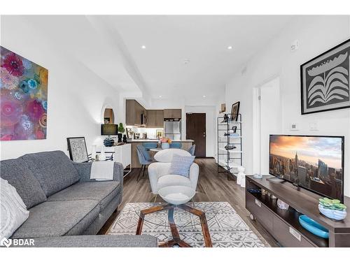 206-16 Markle Crescent, Hamilton, ON - Indoor Photo Showing Living Room