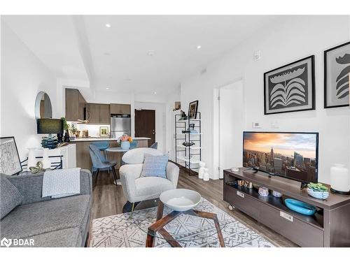 206-16 Markle Crescent, Hamilton, ON - Indoor Photo Showing Living Room
