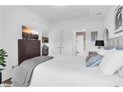 206-16 Markle Crescent, Hamilton, ON - Indoor Photo Showing Bedroom