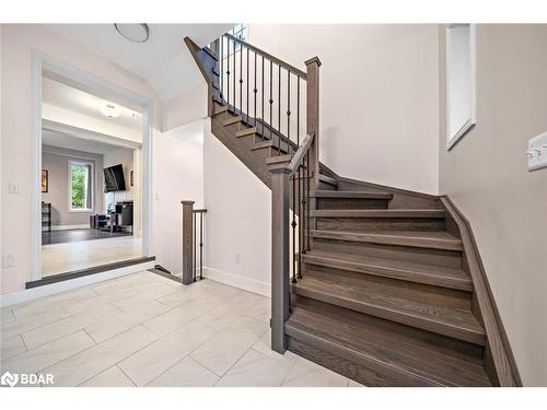 105 Collier Crescent, Angus, ON - Indoor Photo Showing Other Room