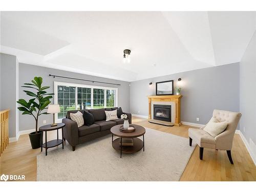 5830 Sunnidale Tosorontio, Clearview, ON - Indoor Photo Showing Living Room With Fireplace