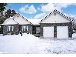 222 Glenn Avenue  Stroud, ON L9S 1C4