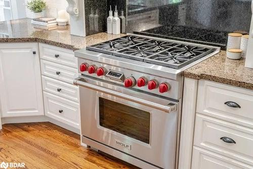 5496 Windy Hill Court, Mississauga, ON - Indoor Photo Showing Kitchen