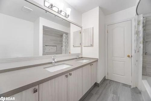 5496 Windy Hill Court, Mississauga, ON - Indoor Photo Showing Bathroom