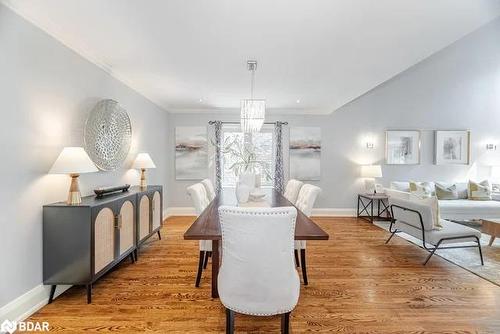 5496 Windy Hill Court, Mississauga, ON - Indoor Photo Showing Living Room