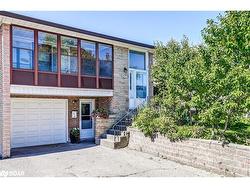 260 Apache Trail  Toronto, ON M2H 2W4