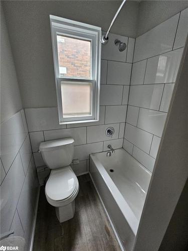 3-983 Main Street E, Hamilton, ON - Indoor Photo Showing Bathroom