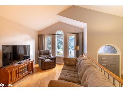 68 Dyer Drive, Wasaga Beach, ON - Indoor Photo Showing Living Room