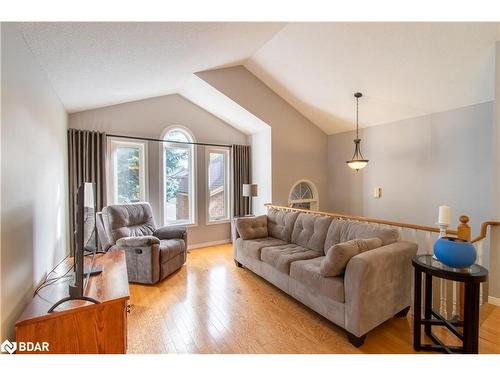 68 Dyer Drive, Wasaga Beach, ON - Indoor Photo Showing Living Room
