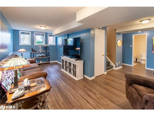 68 Dyer Drive, Wasaga Beach, ON - Indoor Photo Showing Living Room