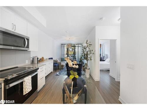 114-681 Yonge Street, Barrie, ON - Indoor Photo Showing Kitchen