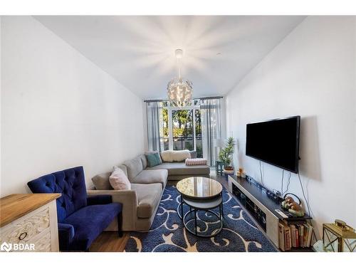 114-681 Yonge Street, Barrie, ON - Indoor Photo Showing Living Room