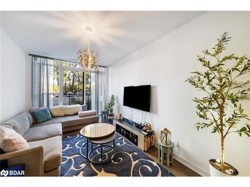 114-681 Yonge Street, Barrie, ON - Indoor Photo Showing Living Room