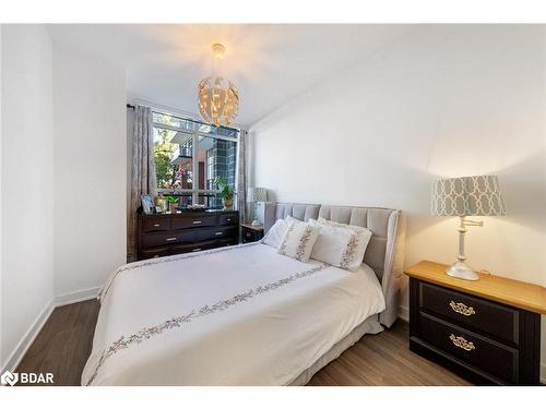 114-681 Yonge Street, Barrie, ON - Indoor Photo Showing Bedroom