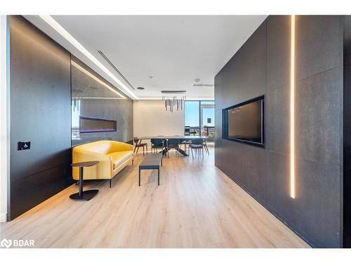 114-681 Yonge Street, Barrie, ON - Indoor Photo Showing Other Room