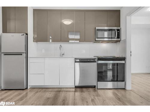 1409-60 Frederick Street, Kitchener, ON - Indoor Photo Showing Kitchen