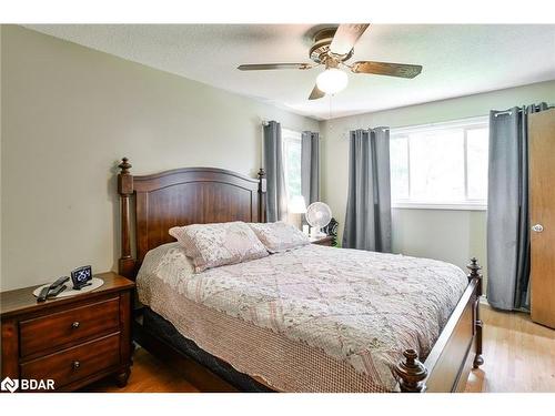 105 Wellington Street, Gravenhurst, ON - Indoor Photo Showing Bedroom