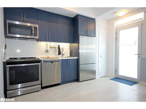 60-275 Broward Way, Innisfil, ON - Indoor Photo Showing Kitchen With Upgraded Kitchen