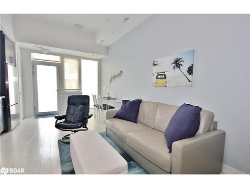 60-275 Broward Way, Innisfil, ON - Indoor Photo Showing Living Room