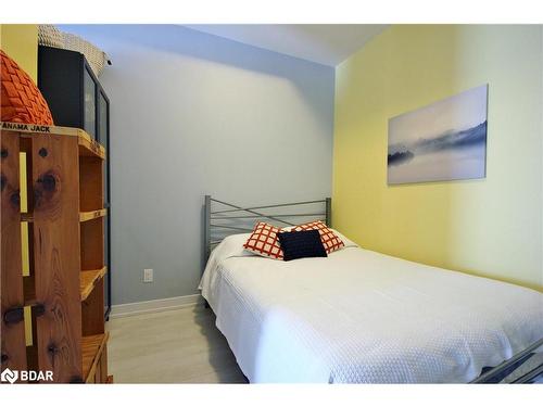 60-275 Broward Way, Innisfil, ON - Indoor Photo Showing Bedroom