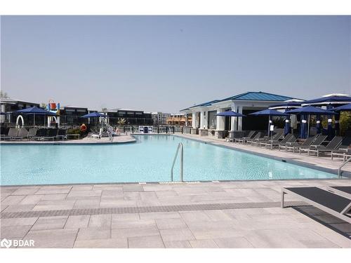 60-275 Broward Way, Innisfil, ON - Outdoor With In Ground Pool