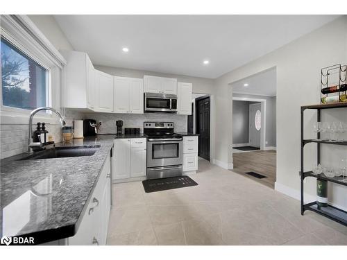 1859 Parkhurst Avenue, London, ON - Indoor Photo Showing Kitchen With Stainless Steel Kitchen With Upgraded Kitchen
