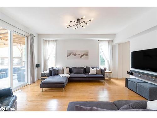 1 Carter Street, Bradford West Gwillimbury, ON - Indoor Photo Showing Living Room