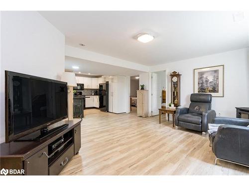 1 Carter Street, Bradford West Gwillimbury, ON - Indoor Photo Showing Living Room