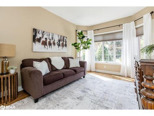 1 Bloxham Place, Barrie, ON - Indoor Photo Showing Living Room