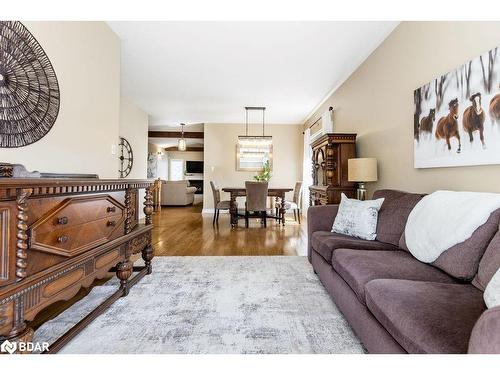 1 Bloxham Place, Barrie, ON - Indoor Photo Showing Living Room