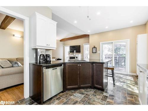 1 Bloxham Place, Barrie, ON - Indoor Photo Showing Kitchen