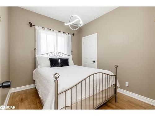 1 Bloxham Place, Barrie, ON - Indoor Photo Showing Bedroom