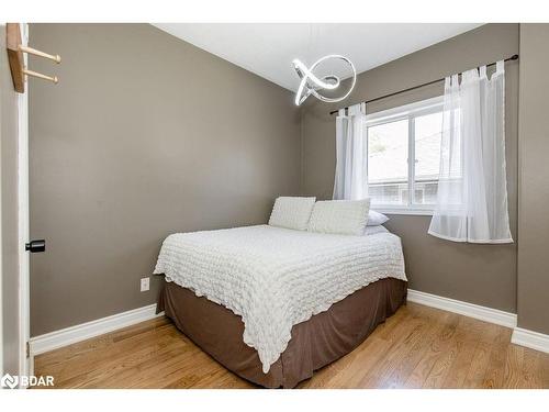 1 Bloxham Place, Barrie, ON - Indoor Photo Showing Bedroom